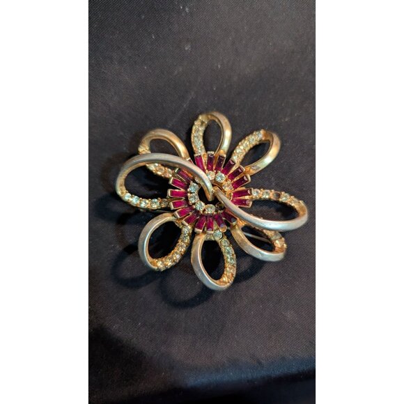 Vintage Coro Craft Gold-Tone Rhinestone Flower Brooch  Red Clear READ - Picture 3 of 6